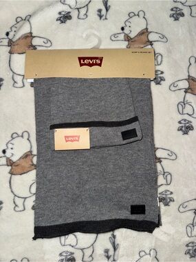 Levi's Men's Gray Knit Scarf with Black Trim